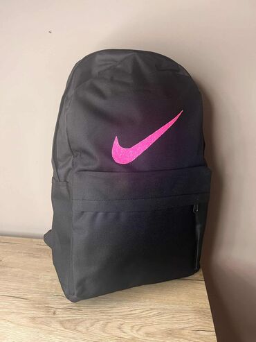 Sportske torbe i rančevi: 07. rančevi 
40x28x12
3300 din — 14
