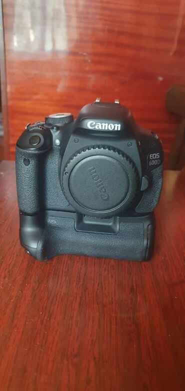 canon eos 550d: Срочно продам фотоаппарат Canon EOS 600d без объектива в отличном