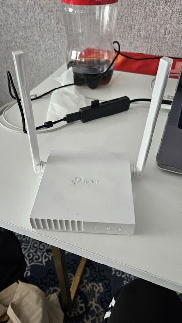 Модемы и сетевое оборудование: Продам почти даром Wifi роутер tp link 300 Мбит/с. 2 антенны для более