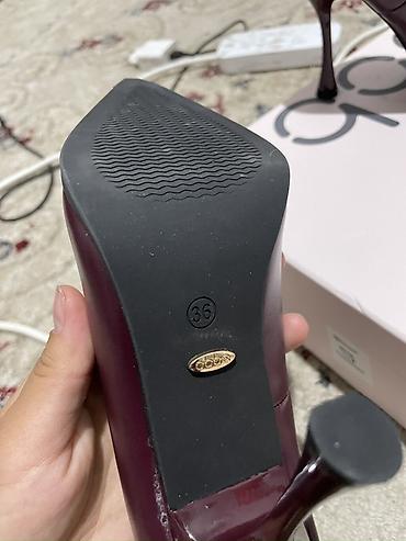 stud 5000: Женские лодочки на каблуке с ремешком НОВЫЕ! Цвет: глубокий бордовый — 4