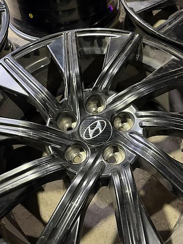 Диски: Комплект оригинальных литых дисков Hyundai (4 шт.) - Диаметр: 20" - — 2