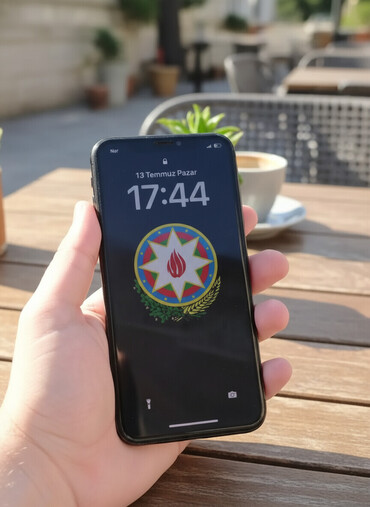 Apple iPhone: IPhone X, 256 GB, Qara, Face ID — 2