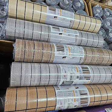 gurman becej: PVC samolepljiva zidna obloga sa 3D efektom drveta koja služi kao — 5
