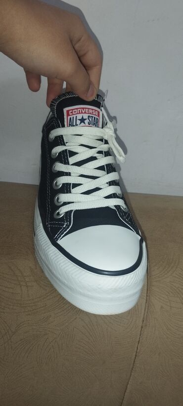 Ботинки: Converse All Star krossovka - Rəng: qara üst, ağ burun və altlıq -