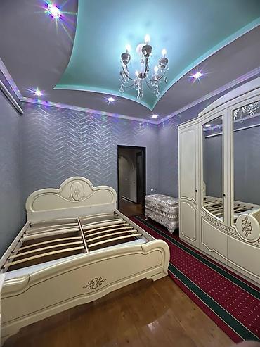 Спальные гарнитуры: Спальный гарнитур в классическом стиле Состав: - Двуспальная кровать — 1