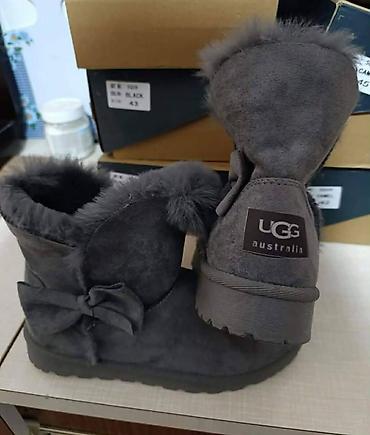 Gležnjače: 2200 dinara 
Cipele,cizme
mn — 11