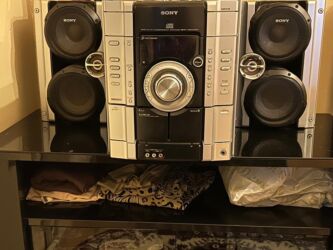 Musiqi alətləri: Sony mini hi-fi musiqi sistemi – model MHC-RG590. Güclü səs üçün 4