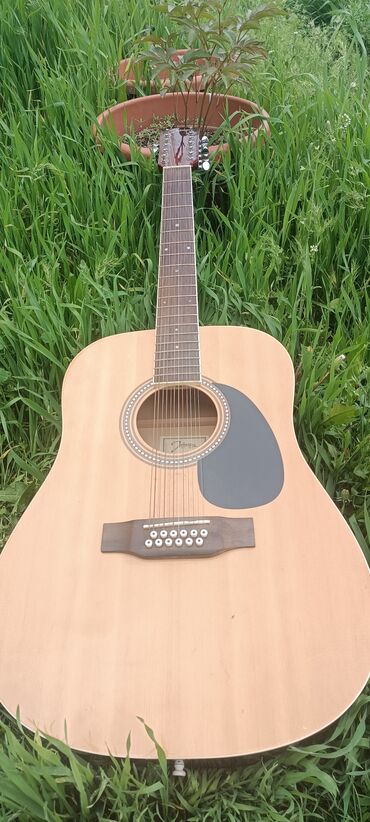 продам гитару: Гитара 12ти струнная, продаю или меняю, звук громкий не хромает