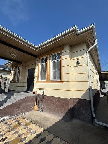 Продажа коттеджей и домов: Продаётся уютный и современный дом в ж/м Ак-Орго! Общая площадь дома — — 3