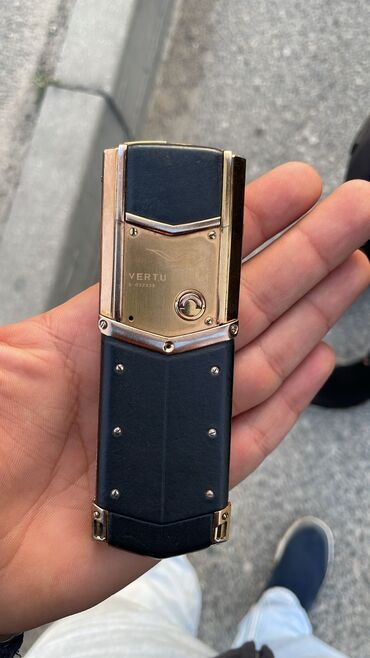 Vertu: Vertu Constellation, 32 GB, rəng - Qızılı