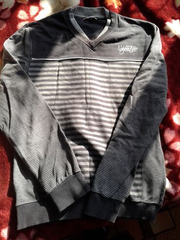 черный кардиган: Продаю свитера, пуловеры, и толстовку. полосатый - размер М