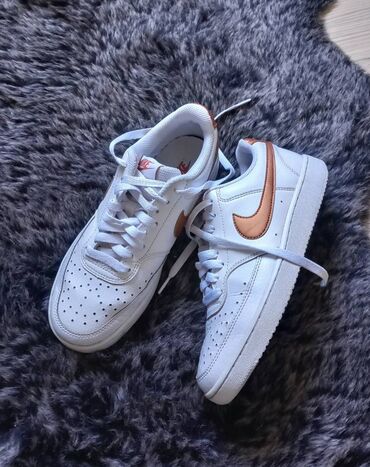 bele patike i odelo: Nike, 38.5, color - White