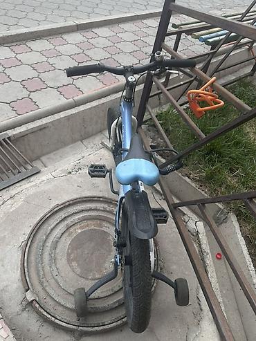 uni v: Детский велосипед, 2-колесный, 4 - 6 лет, Для мальчика, Б/у — 3
