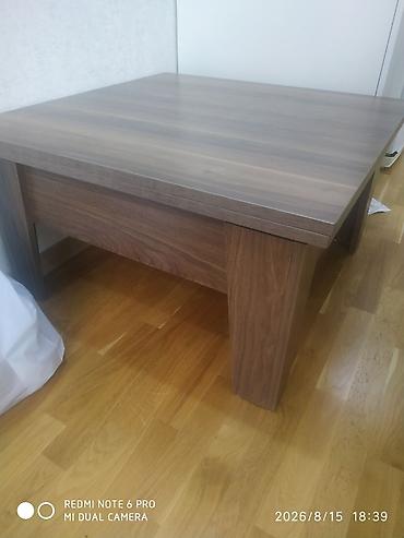 Masalar: Ağac fakturalı, kvadrat formalı çoxməqsədli masa. - Material — 1