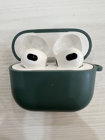 ipod touch: Беспроводные наушники Apple AirPods 3 с кейсом беспроводной зарядки