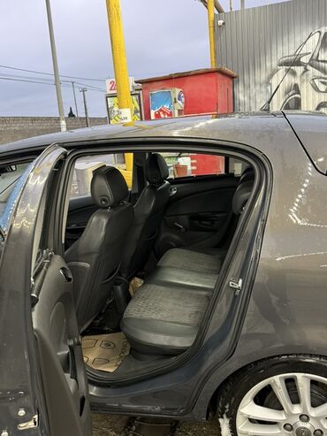 Opel: Opel Corsa hatchback - Korpus: 5 qapılı, tünd boz rəng - Mühərrik və — 3
