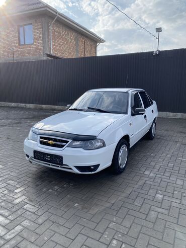 Daewoo: Daewoo Nexia: 2011 г., 1.6 л, Механика, Бензин, Седан