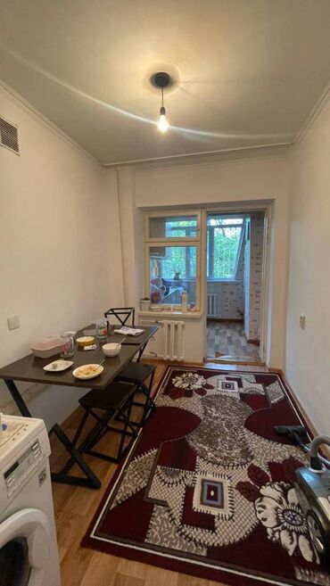 офис в жилом доме: 2 бөлмө, 75 кв. м, Жеке план, 3 кабат, Эски ремонт