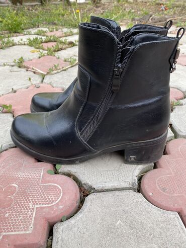 salomon зимние кроссовки: Ботинки зимние женские Без дефектов Цены договорные Кроссовки (б/у)