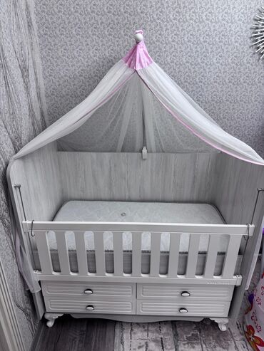 Oğlan və qız üçün, Yeni, Dördbucaq, Beşik, Dəst ilə, Matras ilə, Yellənmə mexanizm ilə