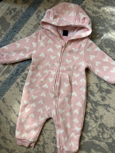 Верхняя одежда: Комбинезон с сердечками😍 Размер 6-12мес. Очень удобный) мягкий) — 4