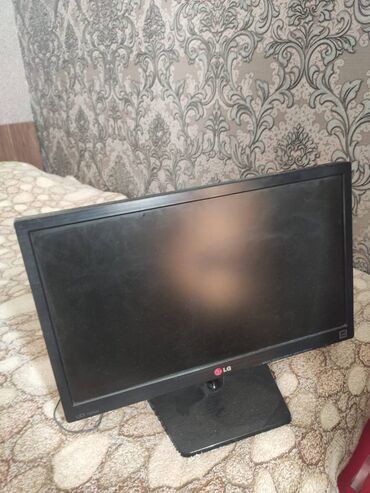 Monitorlar: Monitor 2 ci eldir butun detallar asagıda yazılıb. qısaca 18.5 inch |