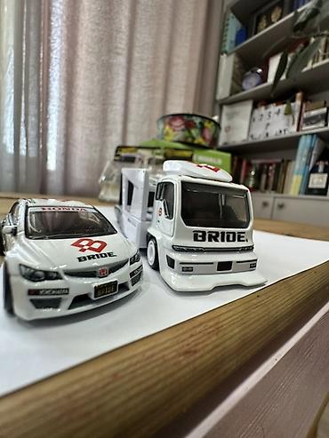 Модели автомобилей: HotWheels Premium Kousoku Hauler и Honda Civic Type R 1:64 масштаб — 6