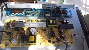 Aksesoari za TV i video: Sony KDL-32EX500 u delovima Main board 1-881-636-23 Power board APS — 14