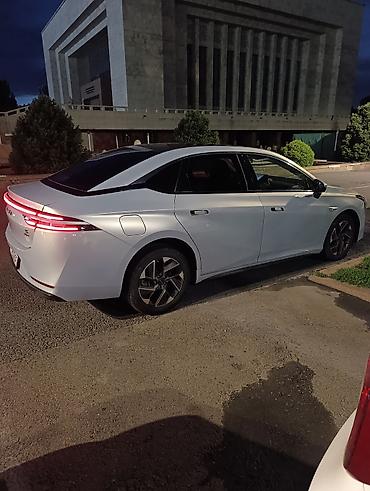 byd e1: Zeekr : | 2022 г. Седан — 5