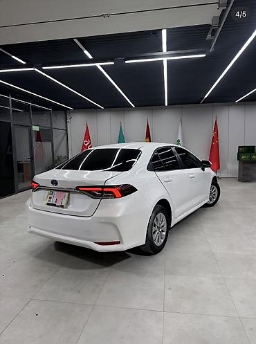 2 8: Toyota Corolla: 2019 г., 1.8 л, Вариатор, Гибрид, Седан — 3