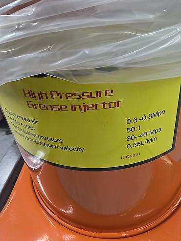 нагнетатель смазки: Пневматический высоконапорный инжектор смазки (High Pressure Grease — 2