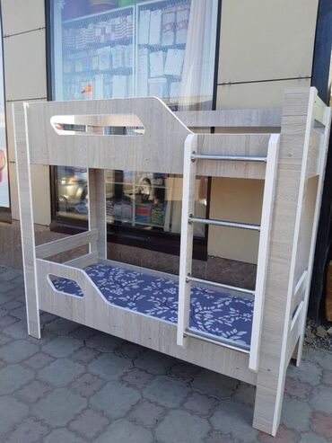 двухъярусная кровать со столом и шкафом внизу: Двухярусные кровати в наличии и на заказ!