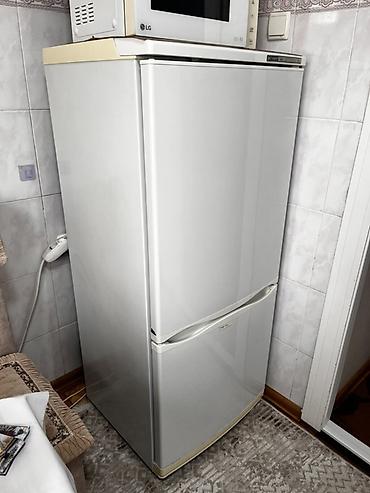 mini refrigerator: Холодильник Atlant, Б/у, Двухкамерный — 2