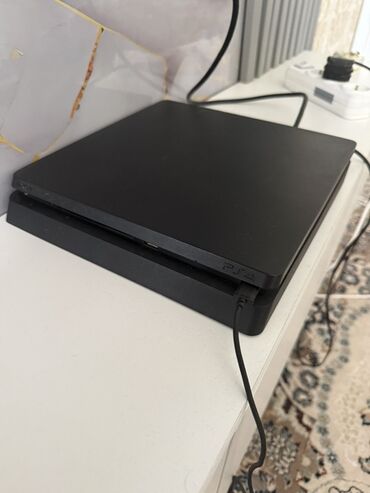 netbook qiymetleri: Playstation 4 slim 1 TB+ 1 orginal pult Konsolun hecbir problemi
