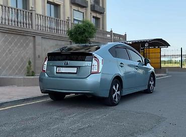 byd e6: Toyota Prius: 2013 г., Вариатор, Гибрид, Хэтчбэк — 2