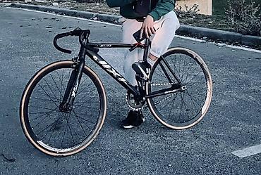 Унаа: Фикс-байк (fixed gear) на легкой алюминиевой раме. Агрессивная — 1