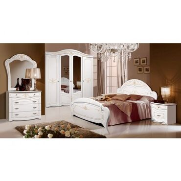 Мебель: Спальный гарнитур, Двуспальная кровать, Шкаф, Комод
