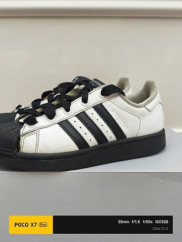 Жеке буюмдар: Эркектердин кроссовкасы, 37, Adidas, Колдонулган, түсү - Ак, Өзү алып кетүү — 3