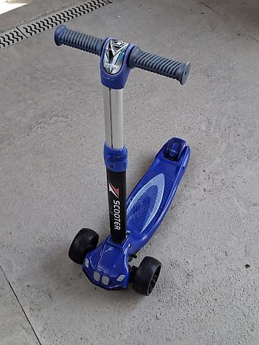 scooter ucuz: Uşaq skuterı – 3 təkərli, mavi rəng Xüsusiyyətlər: - 3 təkərli — 3