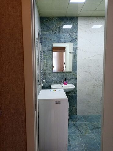 Uzunmüddətli kirayə mənzillər: Ev xirdalanda Kristal Absrron 1 de yerlesir evin her bir esyasi var — 8