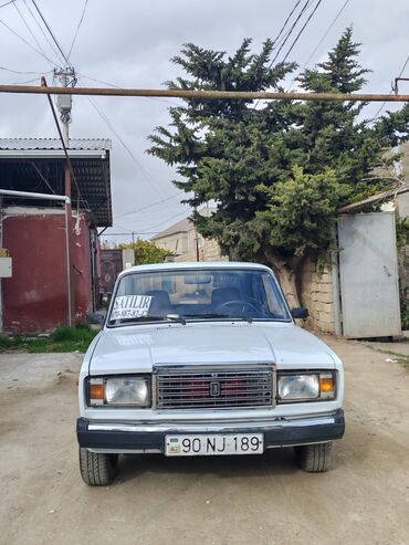 VAZ (LADA): VAZ 2107, ağ rəng, sedan kuzov. Xüsusiyyətlər: - Klassik “07” — 5