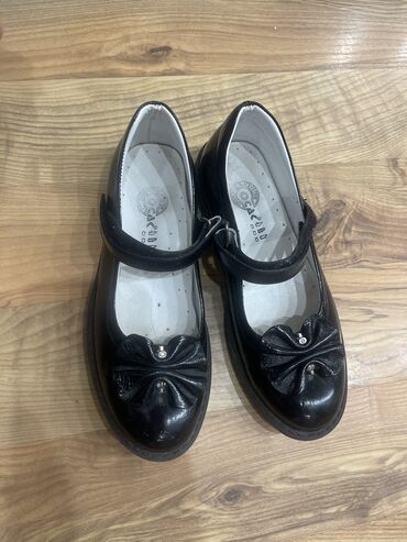 пиджак мужская: Продаю туфли для девочек кожаные 
Р 34
Производство Турция
Фирма Ocak