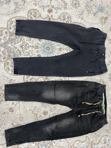 продам обувь: Две джинсы за 1400 Сомов состояние 8/10