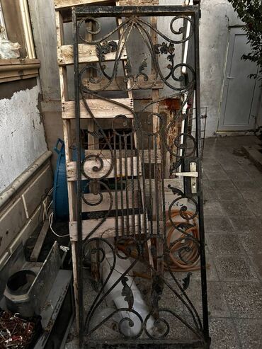 qapı qulpları: Qapi(cercivesi ile birlikde) ve pencere barmaqliqlari 1 eded qapi -