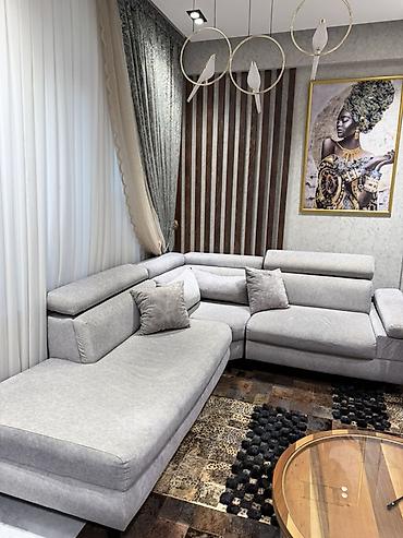 Divanlar: Müasir künc divan – açıq boz rəng, yumşaq toxumalı parça üzlük - — 2
