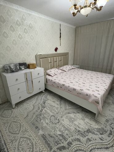 мебель б у кара балта: Продается спальный гарнитур. Кровать размером 180/200, шкаф, комод с