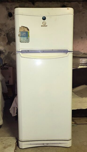 широкий монитор: Холодильник Indesit, Б/у, Двухкамерный, De frost (капельный), 60 * 140 * 60