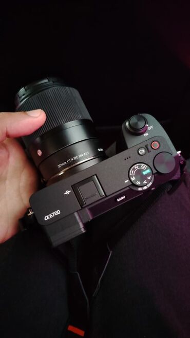 sony a 7: Sony A6700 ideal vəziyyətdə təzə kimi 2batareka karobka adaptir lens