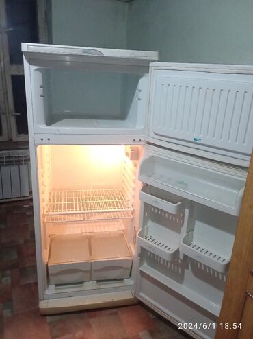 буду холодилник: Холодильник Stinol, Б/у, Двухкамерный, 55 * 150 *