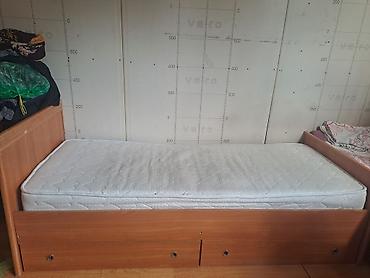 bunk bed: Односпальная кровать с матрасом и выдвижными ящиками. Особенности: - — 1